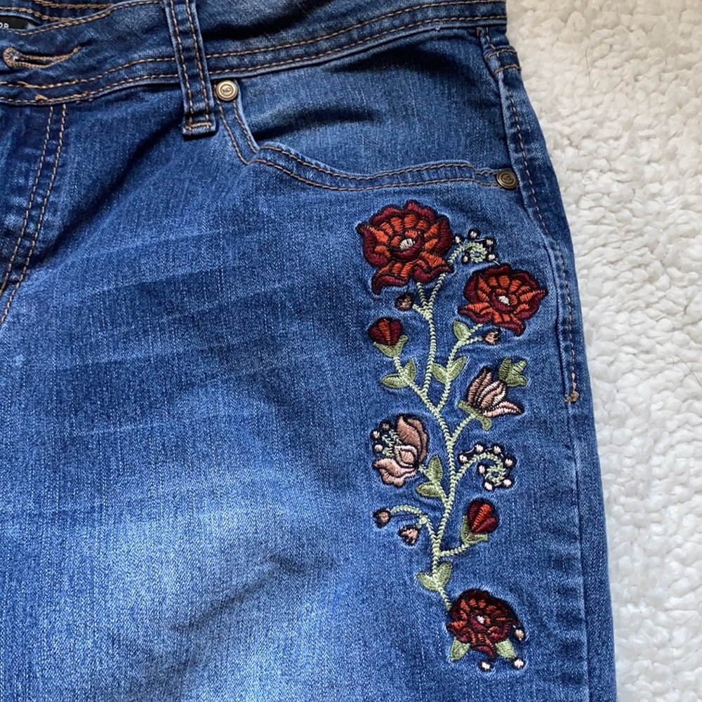 Floral patch jeans - Picture 2 of 4